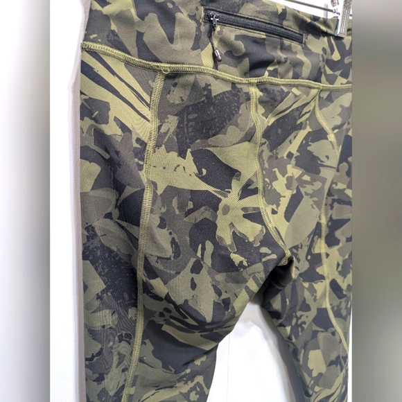 Lululemon Tight Stuff Tight Pop Cut Fatigue Green Black Size 6 - Picture 5 of 7